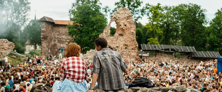 Viljandi folkfestival kestab lossipargis neli päeva