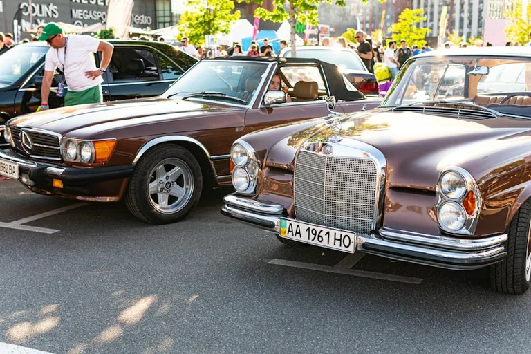 Põlvamaal saab Vanavanemate päeval näha Mercedes-Benzi paraadi